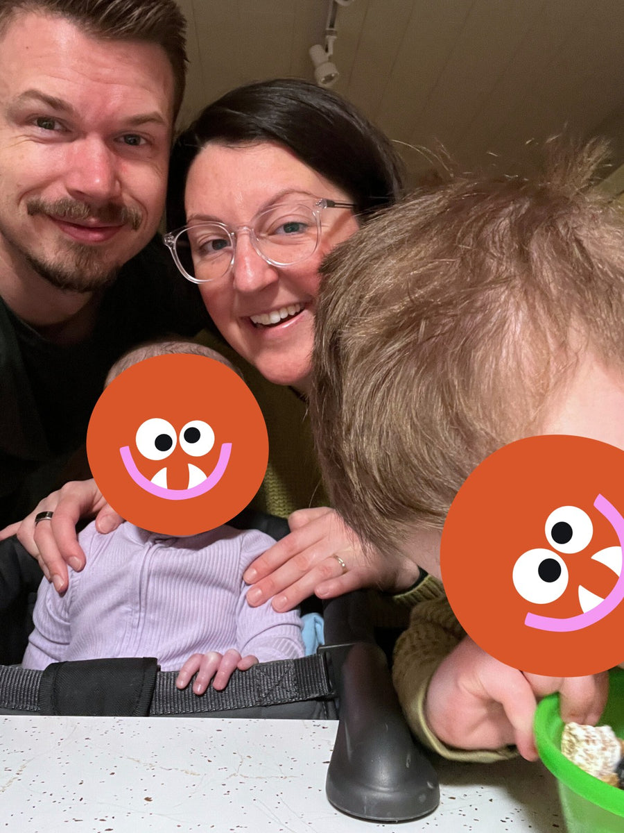 Kelsey and her husband with their two kids at the kitchen table